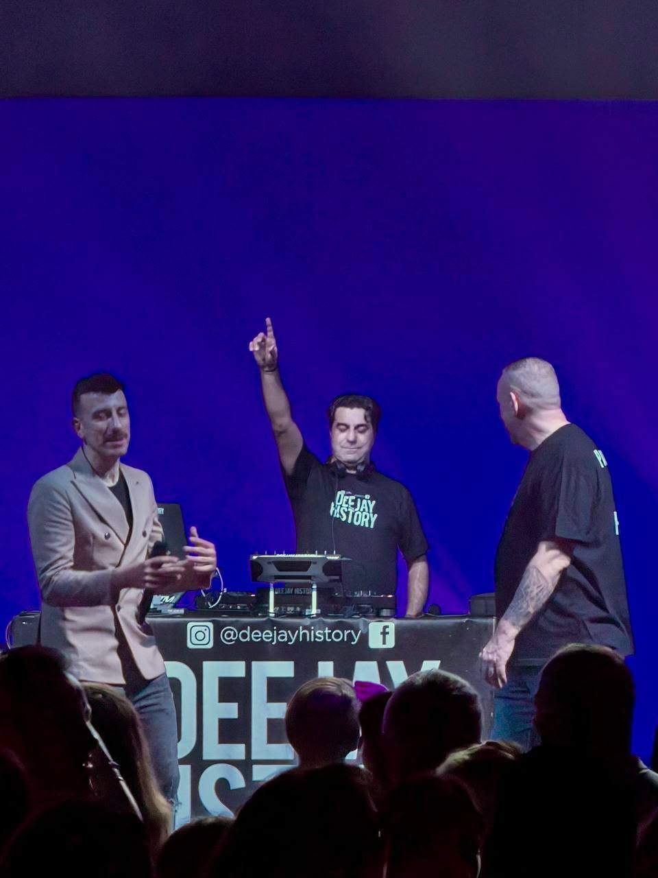 DJ e cantanti sul palco